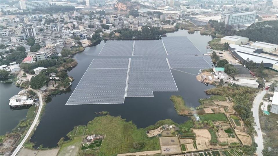 floating solar power solutions_